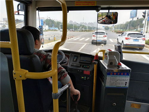 武漢光谷公交新駕駛員開展“見尾燈減速”專項培訓(xùn)